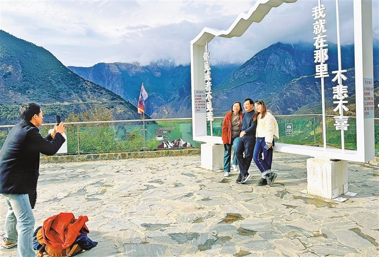 高原假日缤纷多彩 文旅市场欣欣向荣(图1)