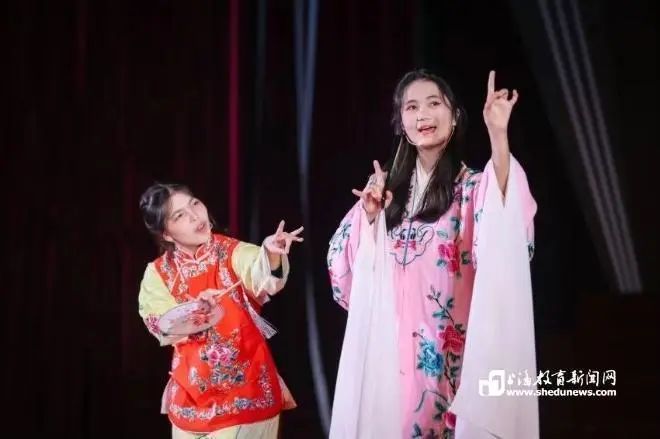 当“百戏之祖”遇上新疆娃 同济一附中这样打造“文化润疆”的“育人密码”(图1)