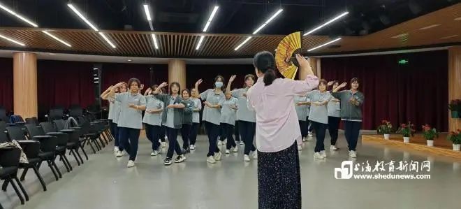 当“百戏之祖”遇上新疆娃 同济一附中这样打造“文化润疆”的“育人密码”(图3)