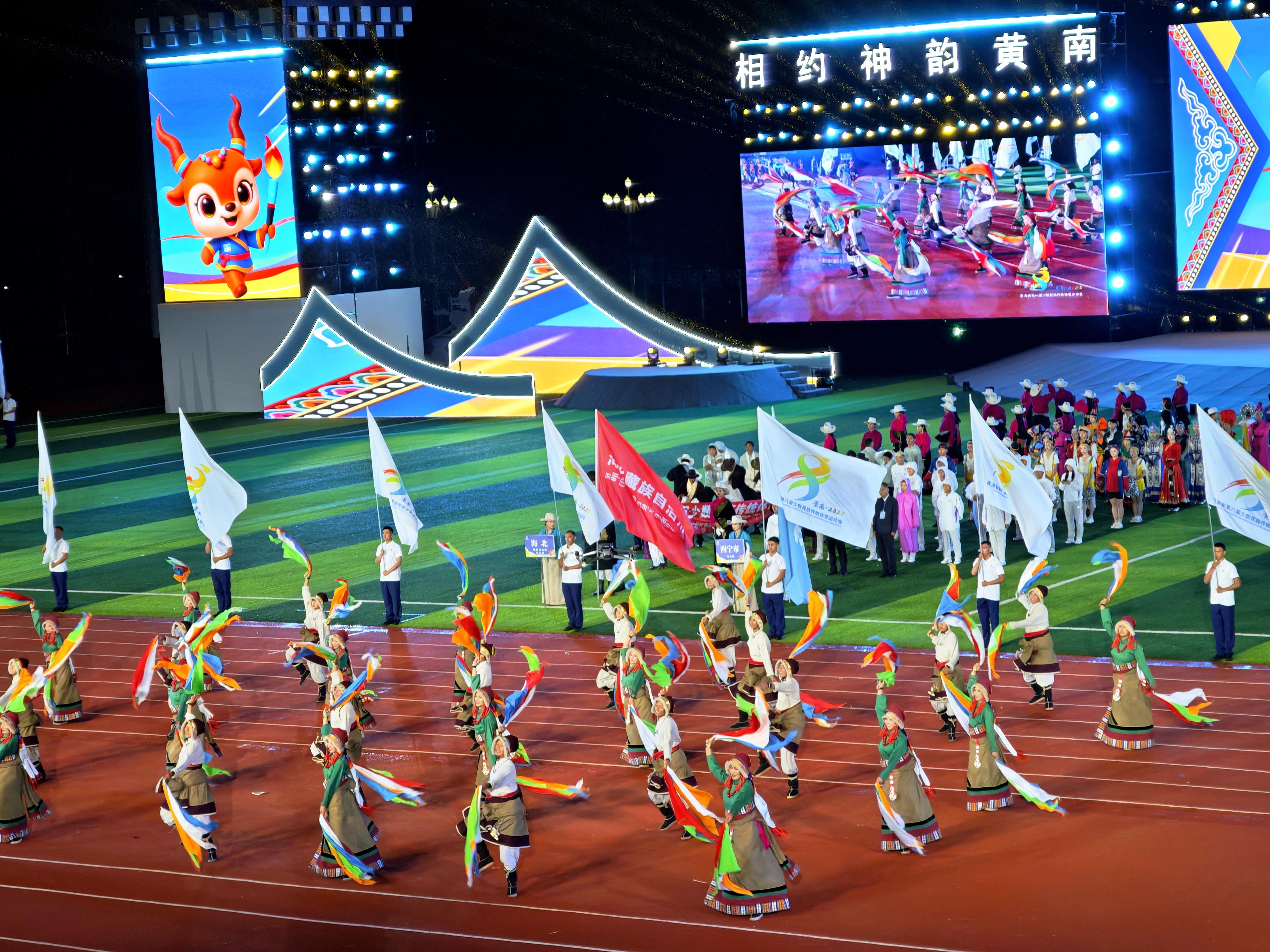 射箭、赛牦牛 青海省第八届少数民族传统体育运动会开幕(图3)