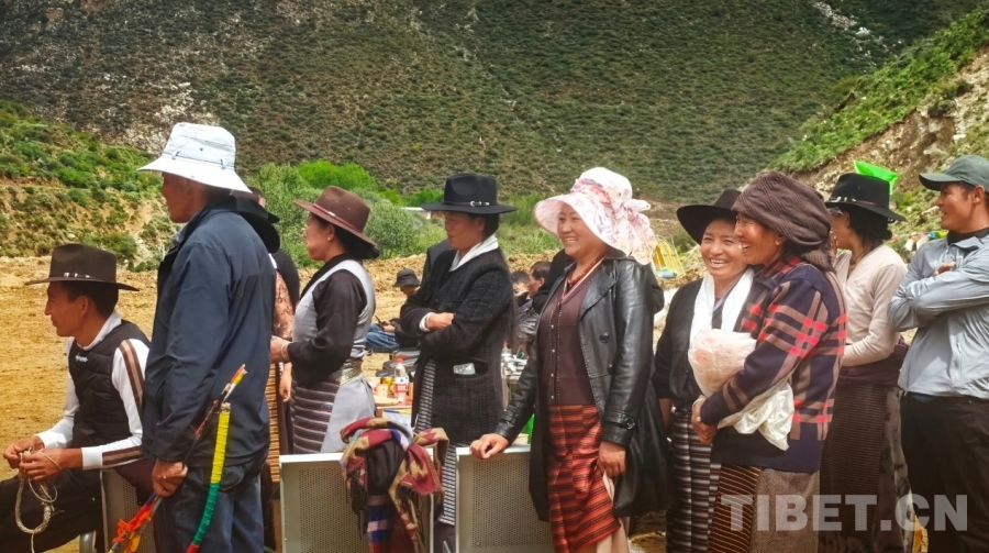【辉煌60载魅力新西藏】小山村望果节上邂逅藏族群众演绎武松醉酒(图4)