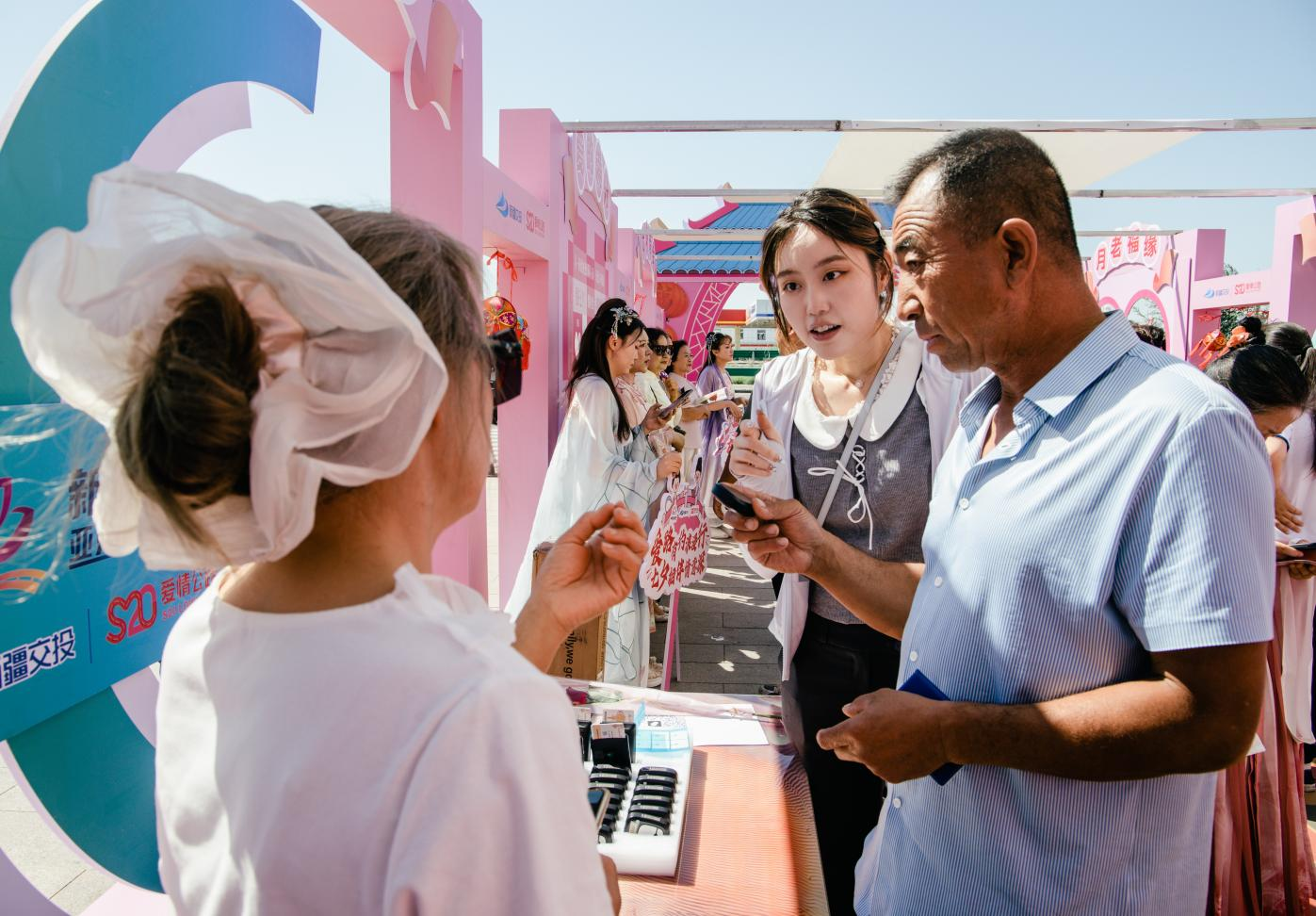 S20五克高速举办“天宫云廊”“鹊桥相会”沉浸式七夕主题活动(图6)