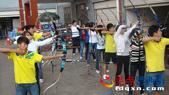 丰台首个青少年射箭基地首秀 “少年箭手”开弓(图1) 丰台首个青少年射箭基地首秀 “少年箭手”开弓