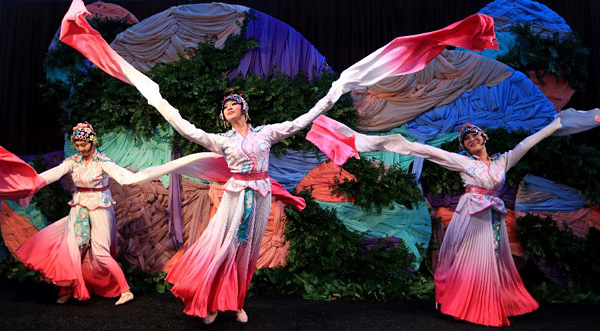 【文体艺苑】多彩活动庆“双节”(图2)