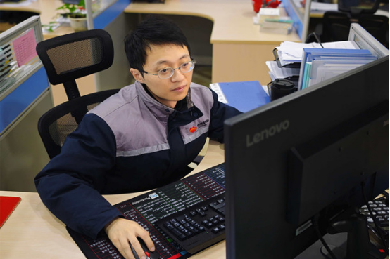 国家能源集团大渡河公司张涵轲获得“国家能源杯”智能建设技能大赛“双冠”荣誉(图1)