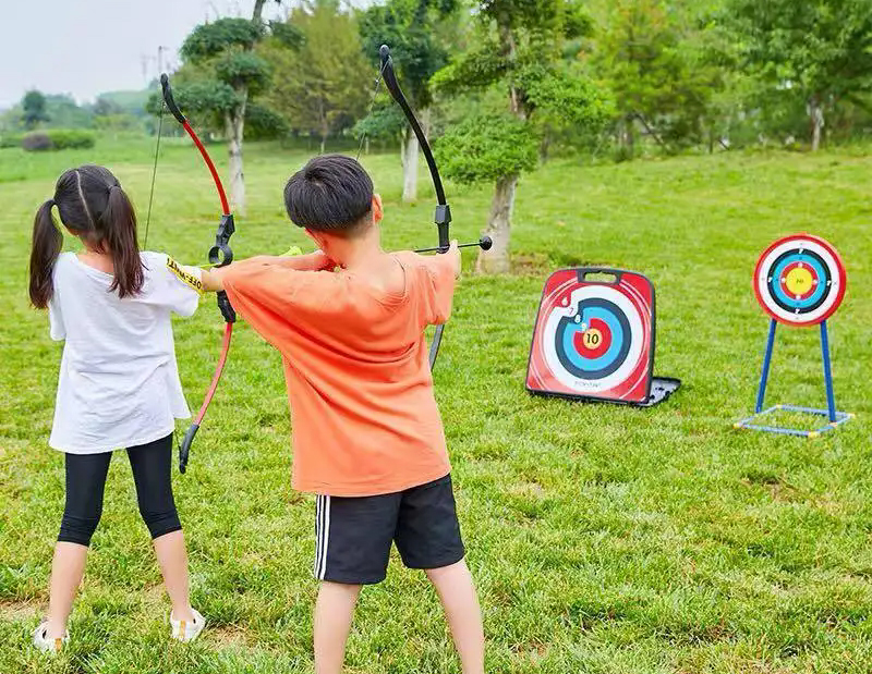儿童弓箭射箭是一项既有趣又有益的运动项目(图5)