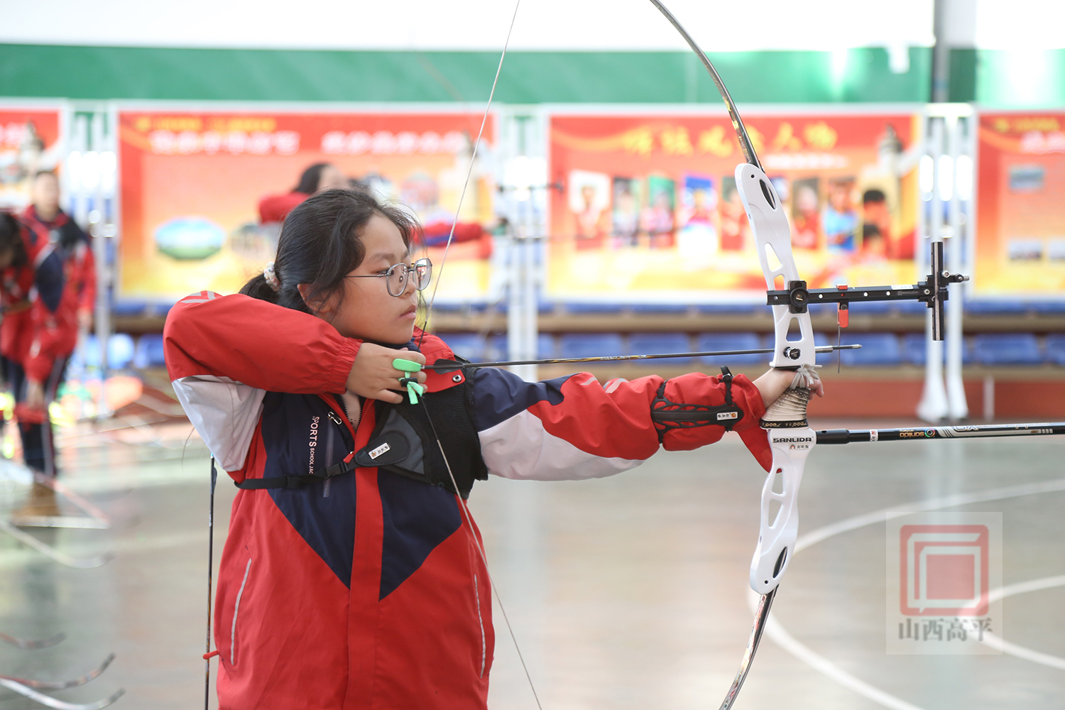 发展射箭体育项目 打造校园新样态(图1)
