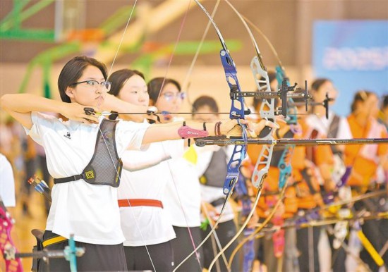 不染发、少饭局、睡书堆陈道明活成了娱乐圈的“异类”