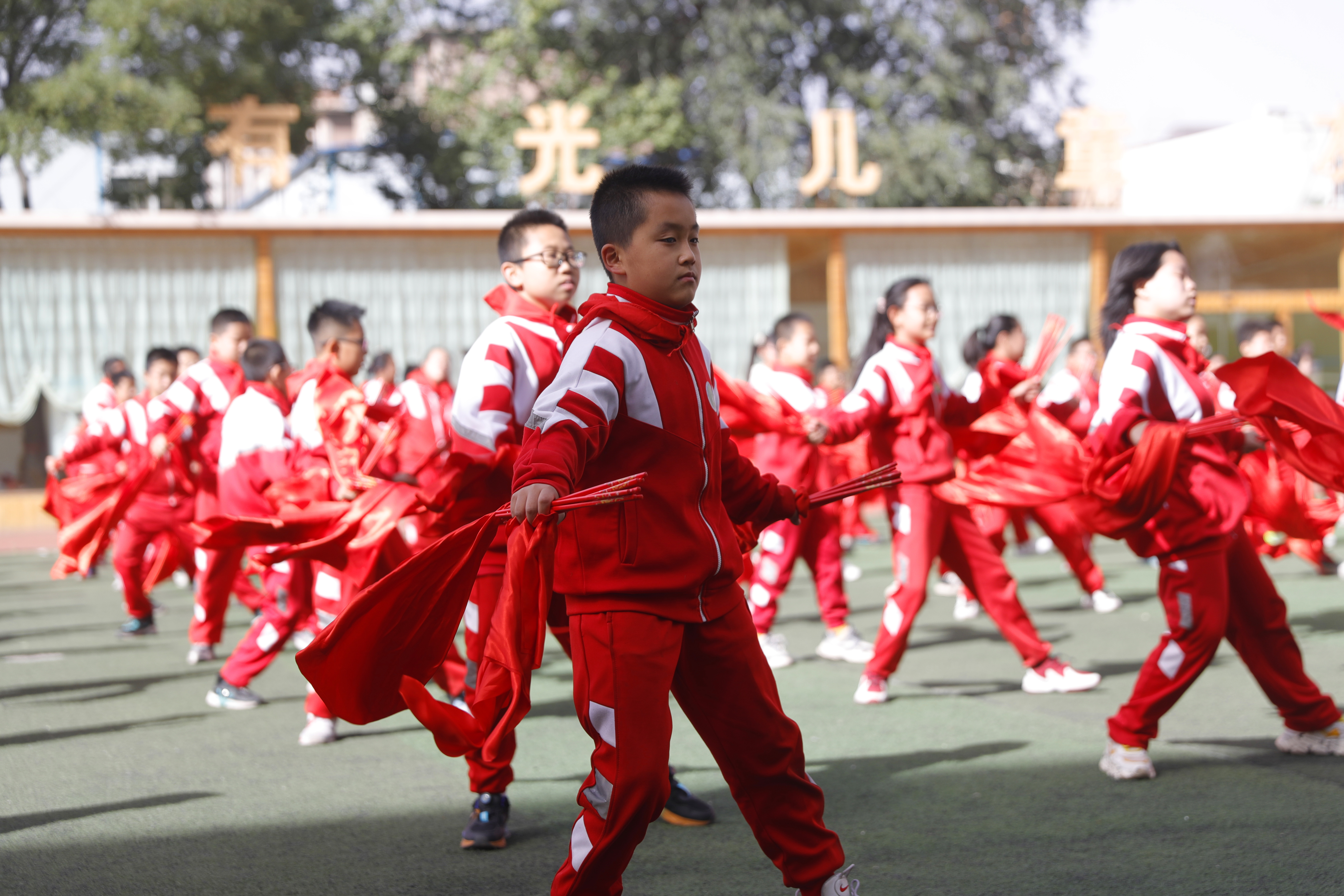 深化体教融合射箭项目进校园活动在呼和浩特市回民区贝尔路小学举行(图3)