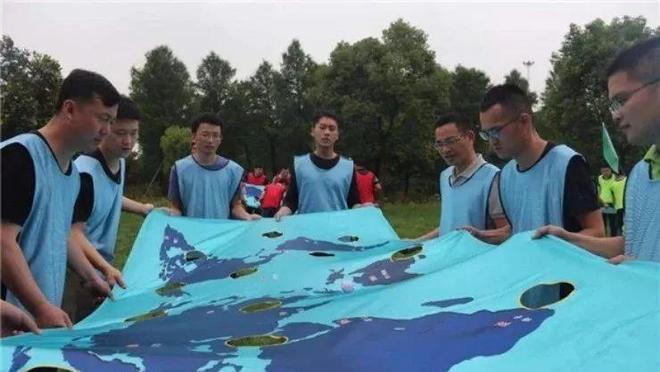 两天拓展(攻防箭 世界球 杯子舞 动力绳圈 古城魅影 野炊 皮划艇)(图2)