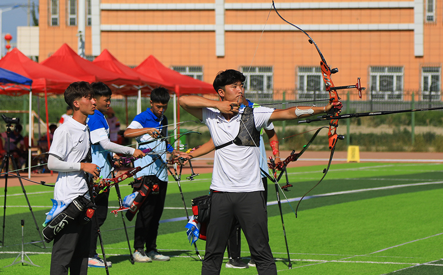 董存瑞的饰演者张良(图1) 董存瑞的饰演者张良
