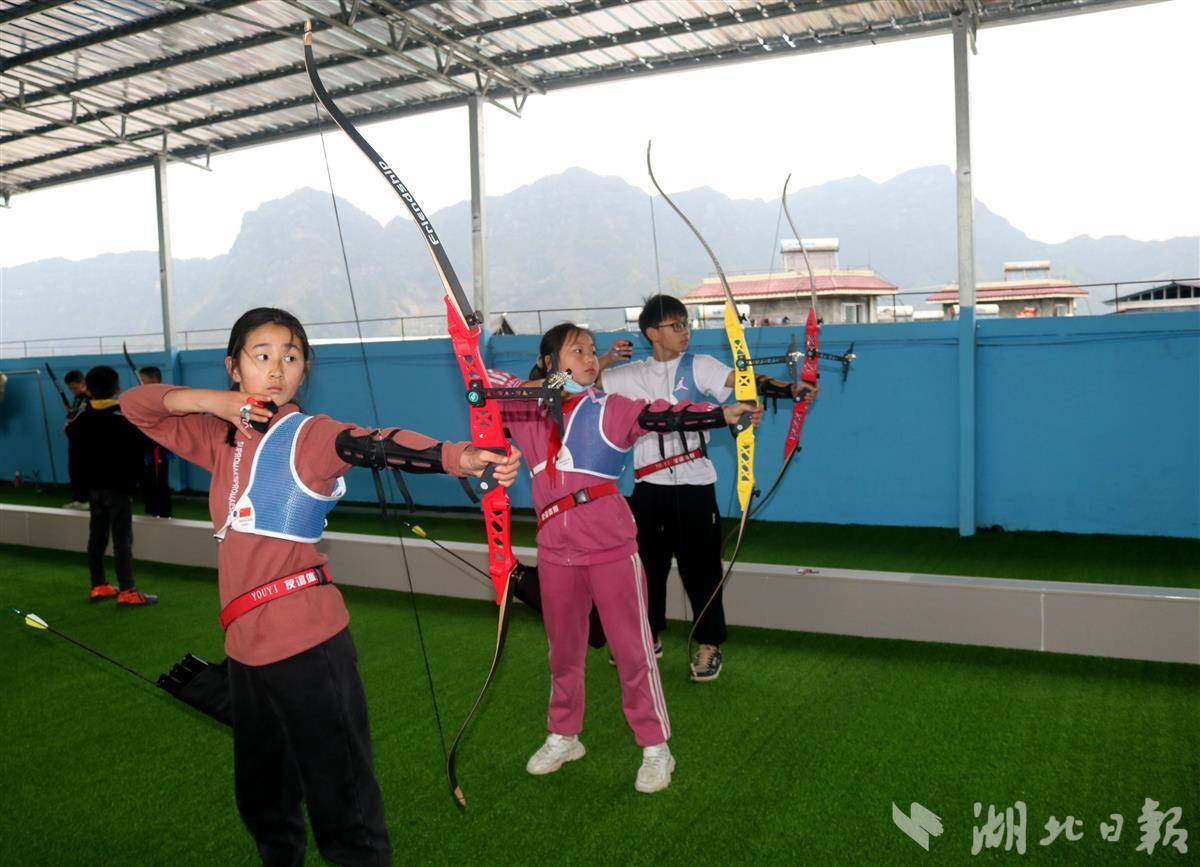 拉弓、放箭!射箭项目进入胶州市铺集小学校园(图1) 拉弓、放箭!射箭项目进入胶州市铺集小学校园