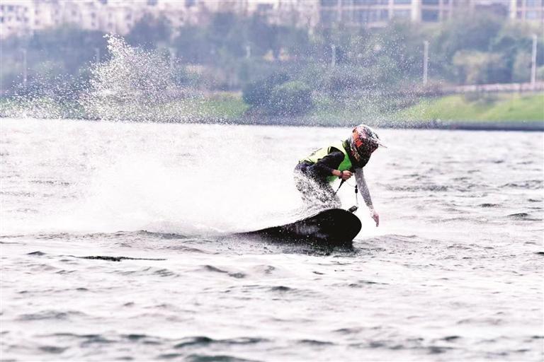 击剑、射箭、动力冲浪板……柳州中小学新兴体育项目玩出花(图6)