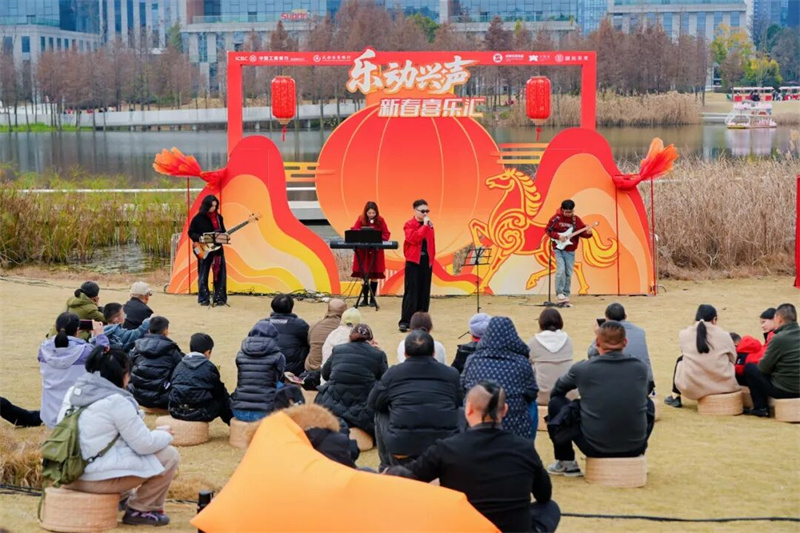 唱歌、划艇、看戏、逛集市……快来四川天府新区兴隆湖“领”惊喜(图1)