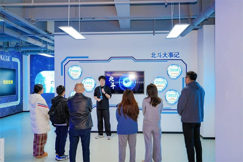 唱歌、划艇、看戏、逛集市……快来四川天府新区兴隆湖“领”惊喜(图2)