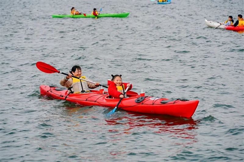 唱歌、划艇、看戏、逛集市……快来四川天府新区兴隆湖“领”惊喜(图3)