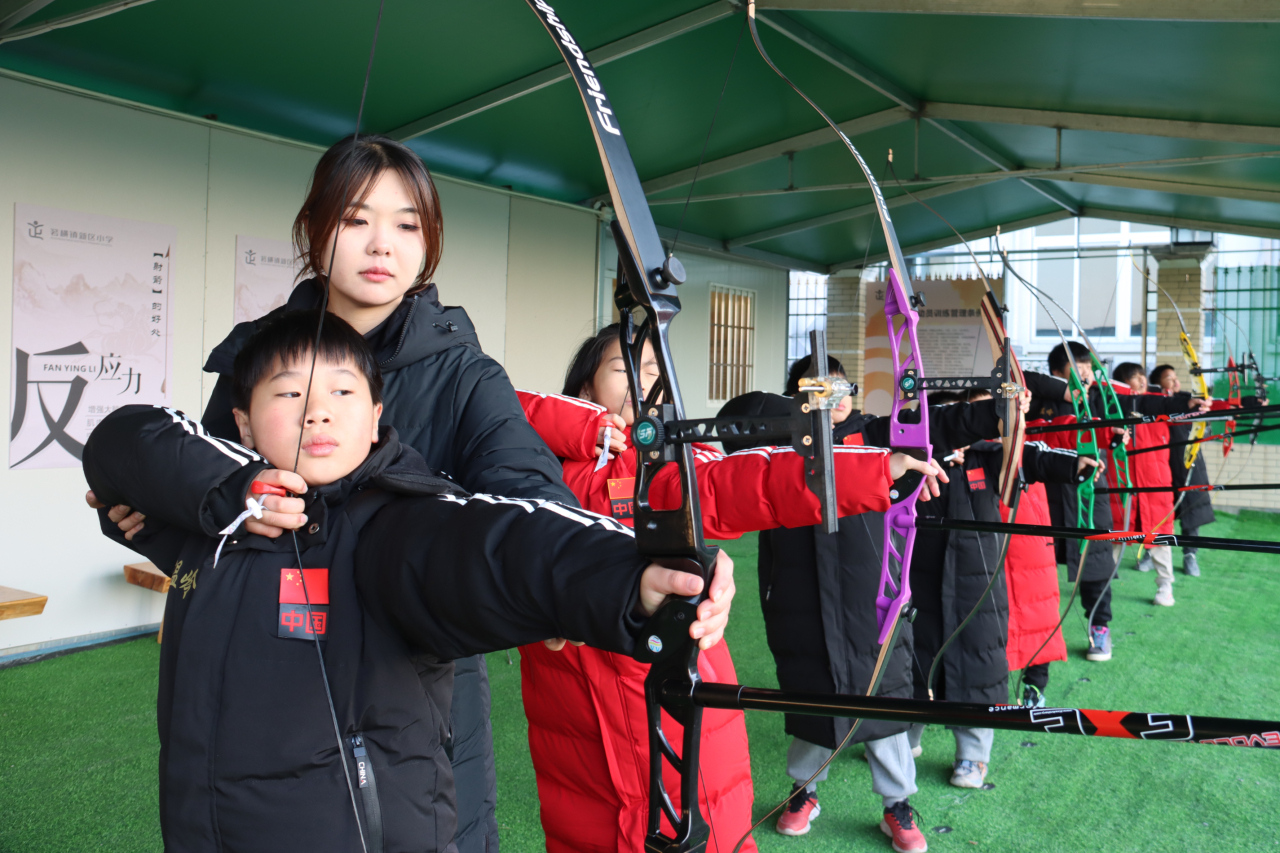 射击运动进校园:广州市梯面小学开展创新体育活动(图1) 射击运动进校园:广州市梯面小学开展创新体育活动