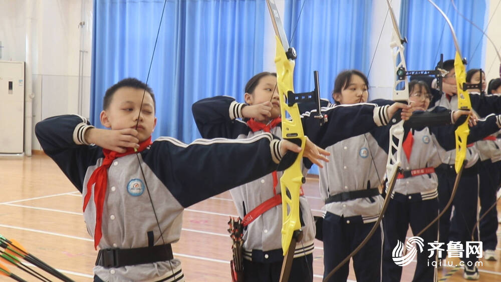 特色体育课进校园 德州市乾赵小学:普及射箭运动 弘扬中华体育精神(图1)