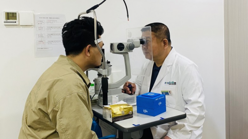 告别15年近视困扰:27岁小伙勇当深圳首位龙晶®PR晶体体验者(图2)