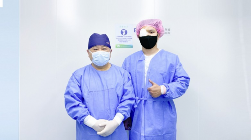 告别15年近视困扰:27岁小伙勇当深圳首位龙晶®PR晶体体验者(图1)
