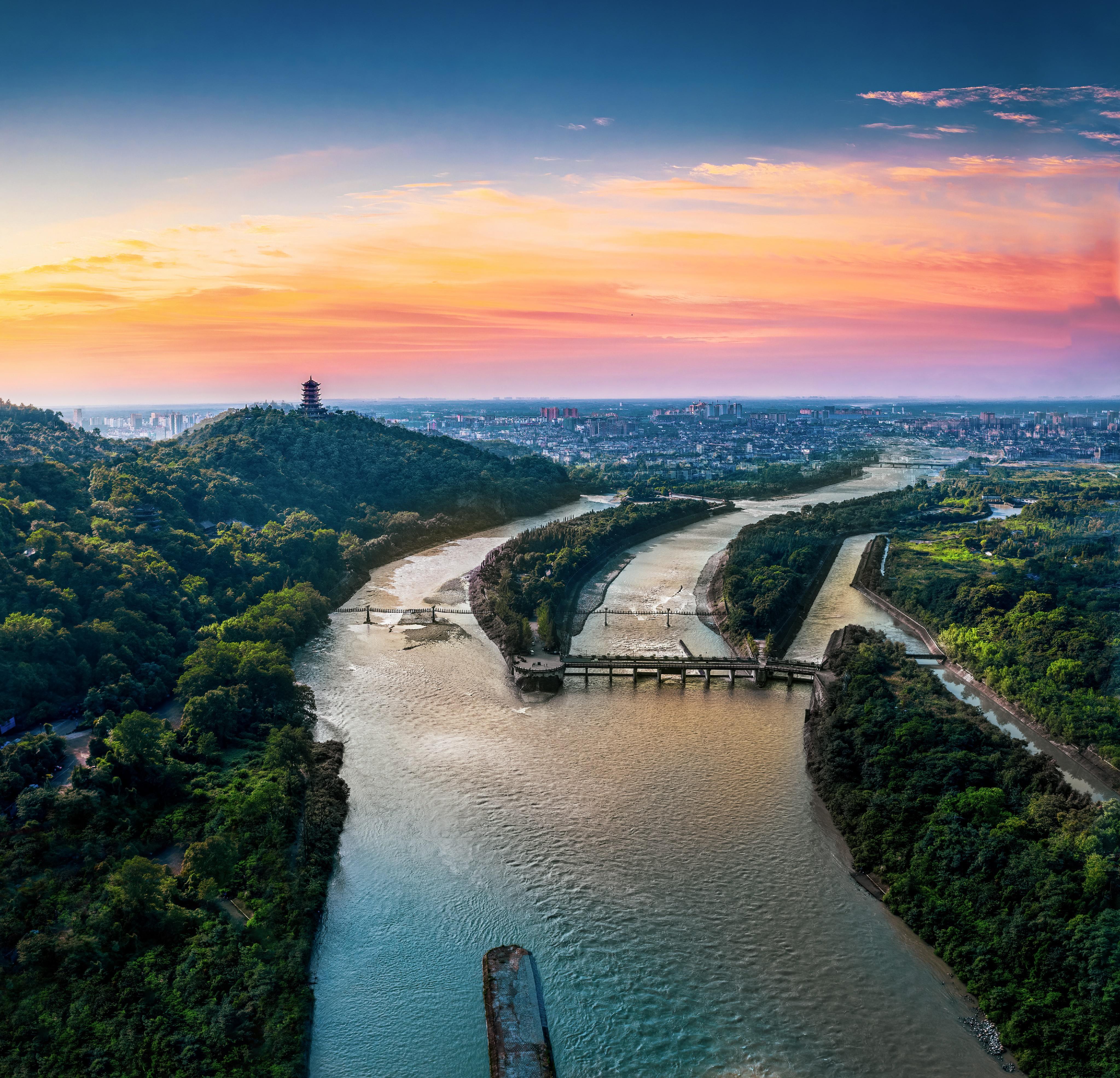 “艺”起迎世运・万千气象新主题摄影展启幕 镜头下的都江堰邀您共赏(图2)