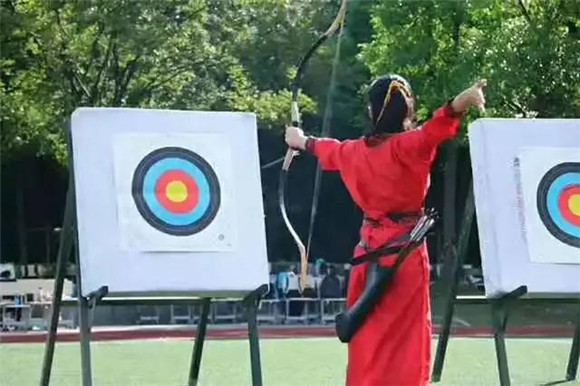 成都世运会︱全天综合：龚莉强势复出夺冠 龙舟正式划进世运