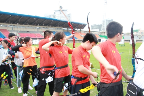 新人教版五至六年级体育下册《水平三五年级校本教材《开弓……射箭》教学课件》公开课教案1docx