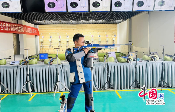 这所学校的射击场走出个“神枪手”(图1)