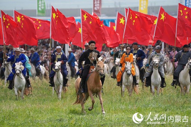 “人生总要赴一场那达慕之约”(图2)