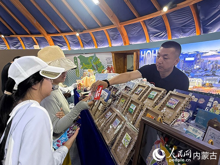 “人生总要赴一场那达慕之约”(图3)